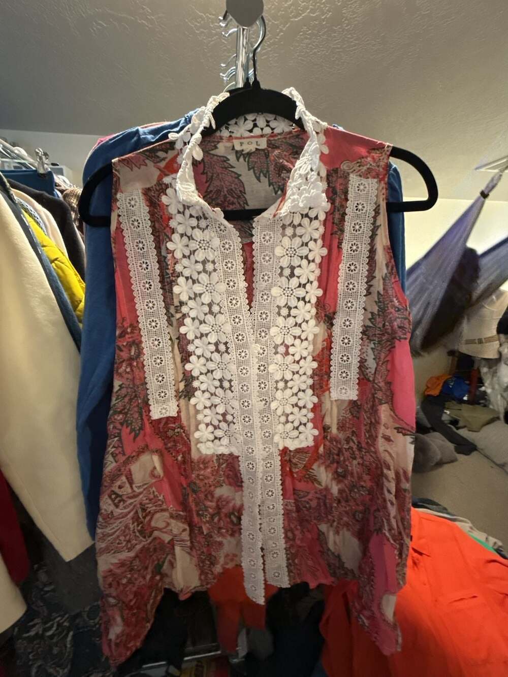 POL Women's Sleeveless Paisley Floral Lace Trim Blouse Size S